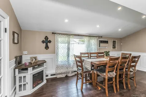 31 Martin Lane Westbury NY 11590