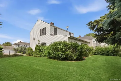 118 Magnolia Street Westbury NY 11590