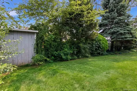118 Magnolia Street Westbury NY 11590