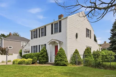 118 Magnolia Street Westbury NY 11590