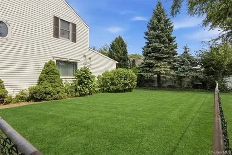 118 Magnolia Street Westbury NY 11590