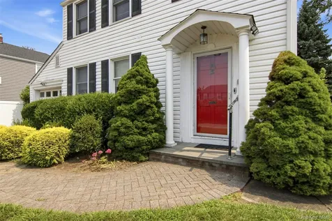 118 Magnolia Street Westbury NY 11590