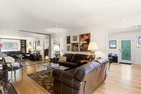 118 Magnolia Street Westbury NY 11590