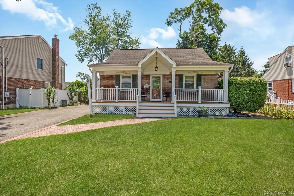 578 Patterson Street East Meadow NY 11554