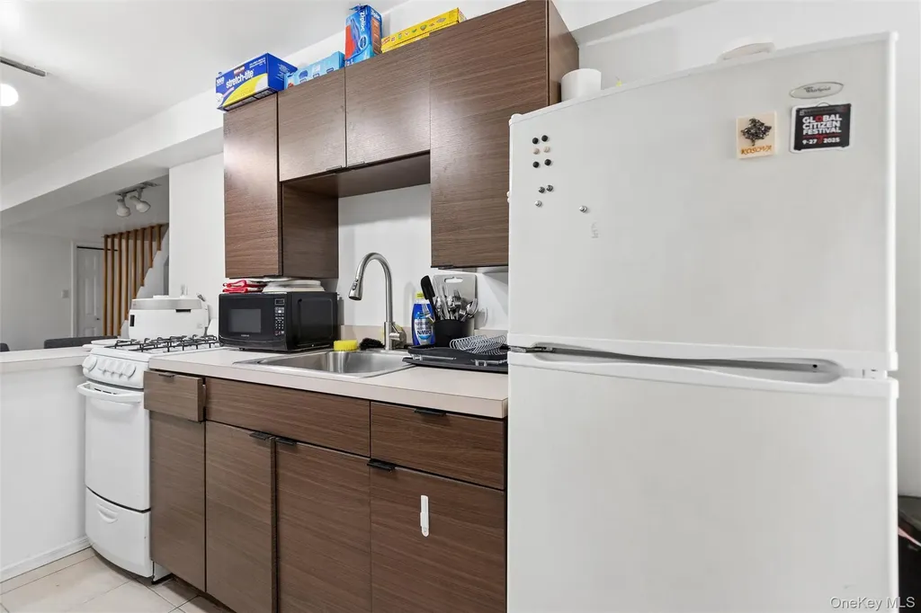 3046 Coddington Avenue Bronx NY 10461