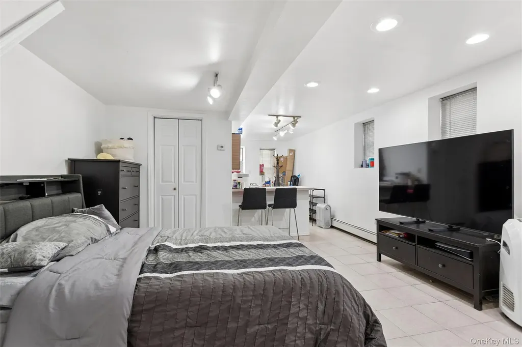 3046 Coddington Avenue Bronx NY 10461