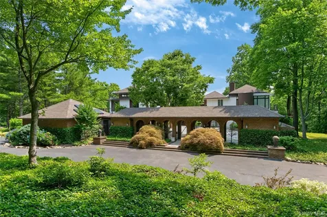235 Cleft Road Mill Neck NY 11765