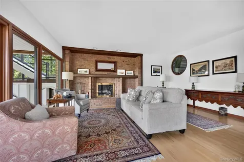 235 Cleft Road Mill Neck NY 11765