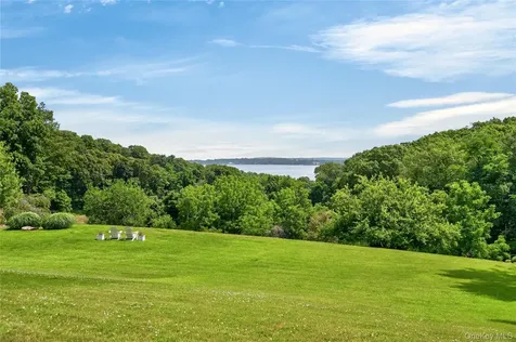 235 Cleft Road Mill Neck NY 11765