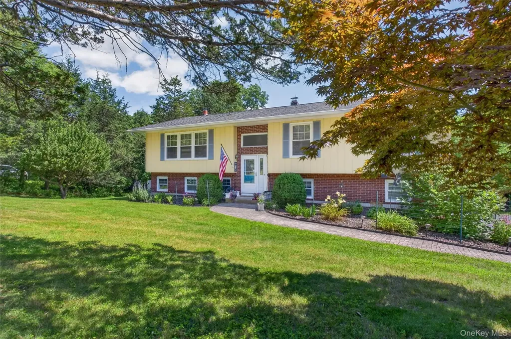 6 Gail Lane Poughquag NY 12570