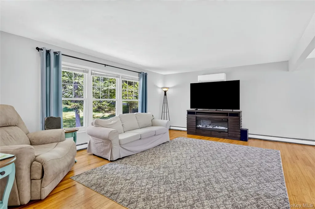 6 Gail Lane Poughquag NY 12570
