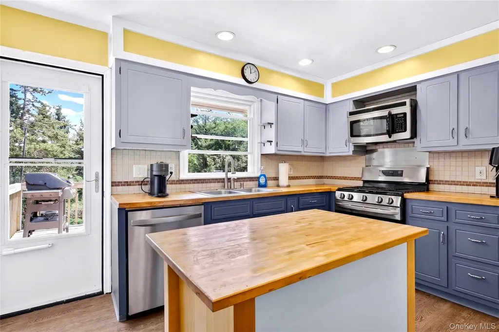 6 Gail Lane Poughquag NY 12570