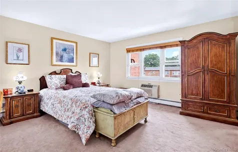 671 Pelham Road New Rochelle NY 10805