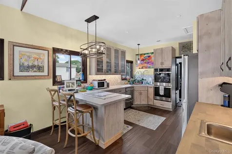 6 Howard Road Bayville NY 11709