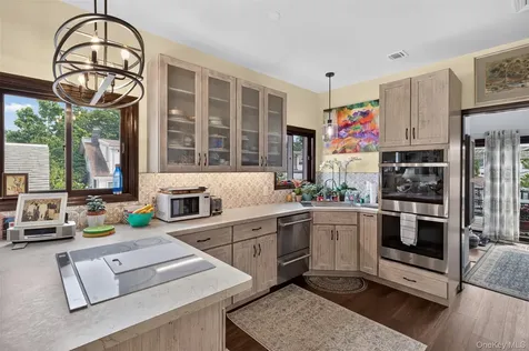 6 Howard Road Bayville NY 11709