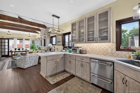 6 Howard Road Bayville NY 11709