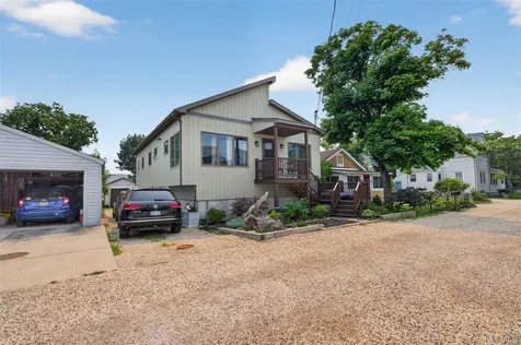 6 Howard Road Bayville NY 11709