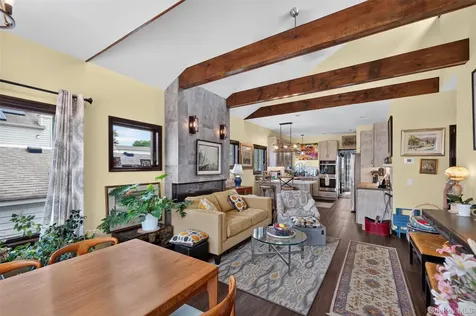 6 Howard Road Bayville NY 11709
