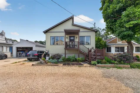 6 Howard Road Bayville NY 11709