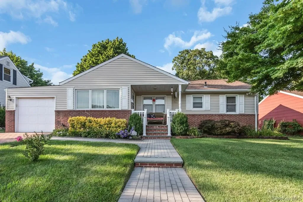 6 Emerald Drive Glen Cove NY 11542