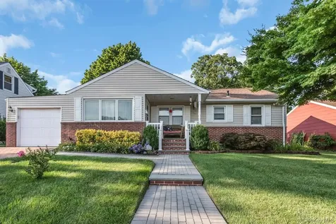 6 Emerald Drive Glen Cove NY 11542
