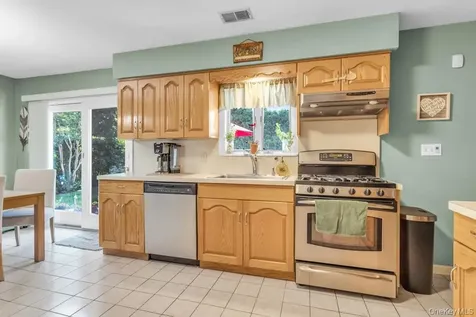 6 Emerald Drive Glen Cove NY 11542