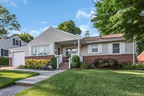 6 Emerald Drive Glen Cove NY 11542