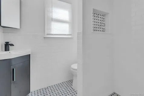 6 Emerald Drive Glen Cove NY 11542