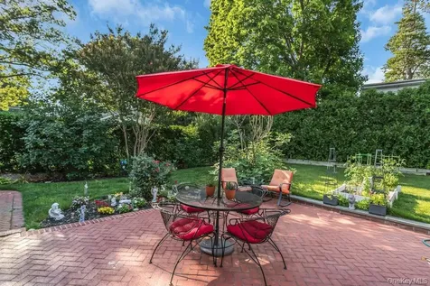 6 Emerald Drive Glen Cove NY 11542