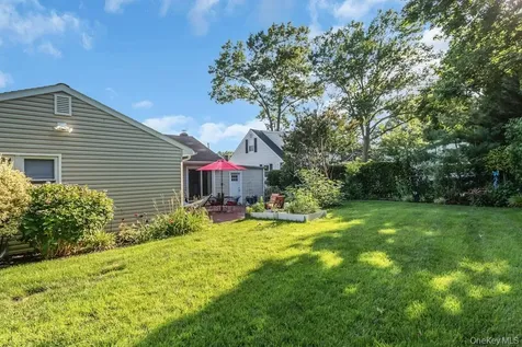 6 Emerald Drive Glen Cove NY 11542