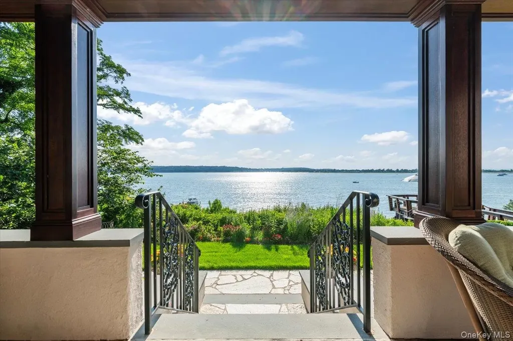 353 Centre Island Road Oyster Bay NY 11771