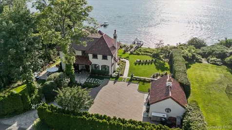 353 Centre Island Road Oyster Bay NY 11771