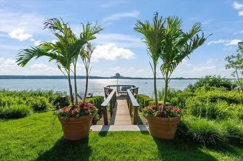 353 Centre Island Road Oyster Bay NY 11771