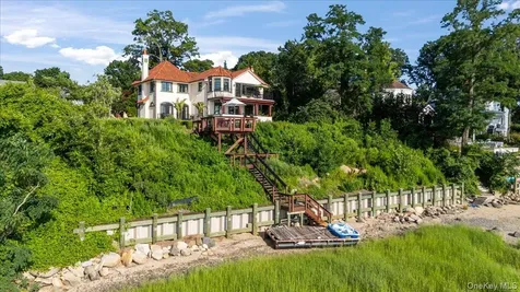 353 Centre Island Road Oyster Bay NY 11771