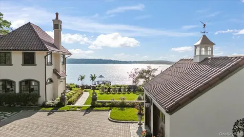 353 Centre Island Road Oyster Bay NY 11771