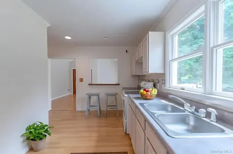 593 Creekside Road Hurley NY 12443