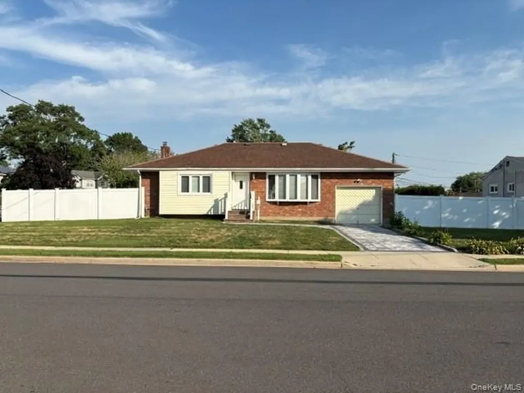 266 Central Park Road Plainview NY 11803