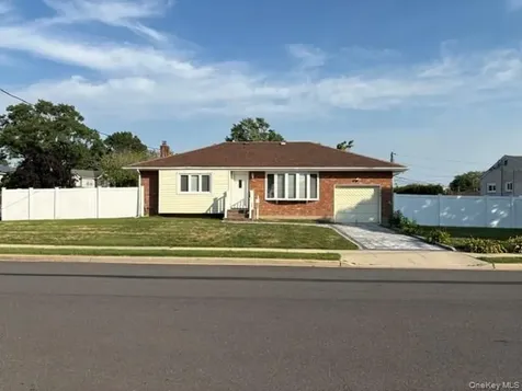 266 Central Park Road Plainview NY 11803