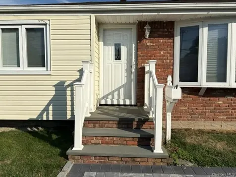 266 Central Park Road Plainview NY 11803