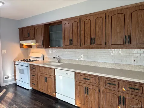 266 Central Park Road Plainview NY 11803