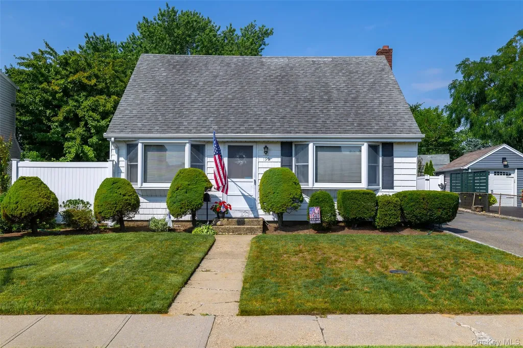 190 Cottage Boulevard Hicksville NY 11801