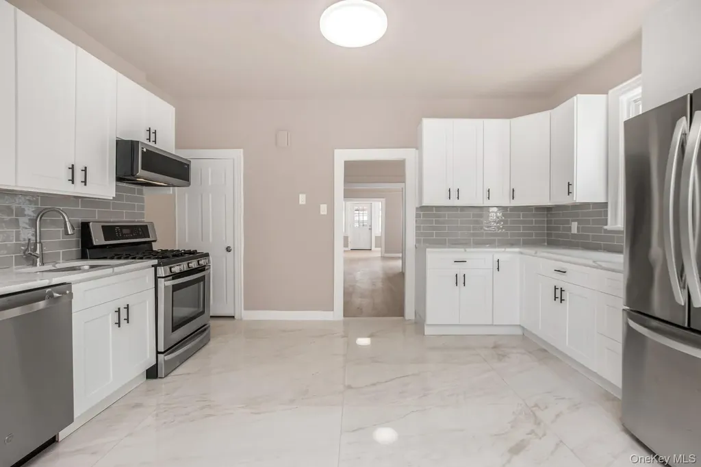 427 Taylor Avenue Bronx NY 10473