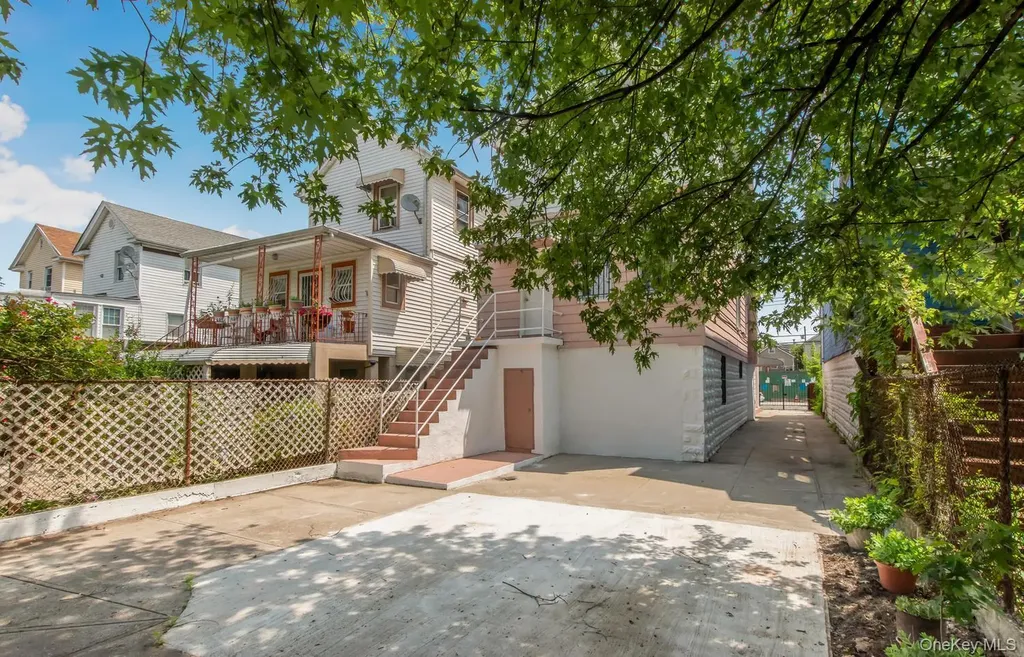 427 Taylor Avenue Bronx NY 10473