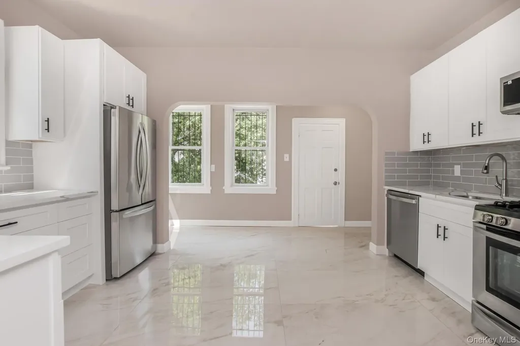 427 Taylor Avenue Bronx NY 10473