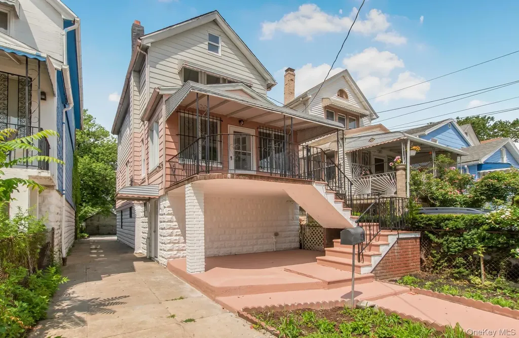 427 Taylor Avenue Bronx NY 10473