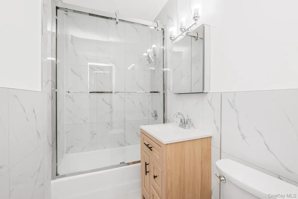 427 Taylor Avenue Bronx NY 10473