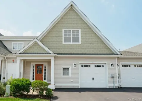 43 Oakwood Lane Rhinebeck NY 12572