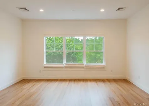 43 Oakwood Lane Rhinebeck NY 12572