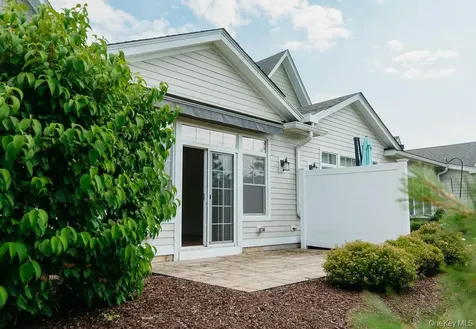 43 Oakwood Lane Rhinebeck NY 12572