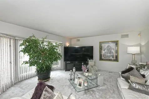 92 Bowling Lane Deer Park NY 11729